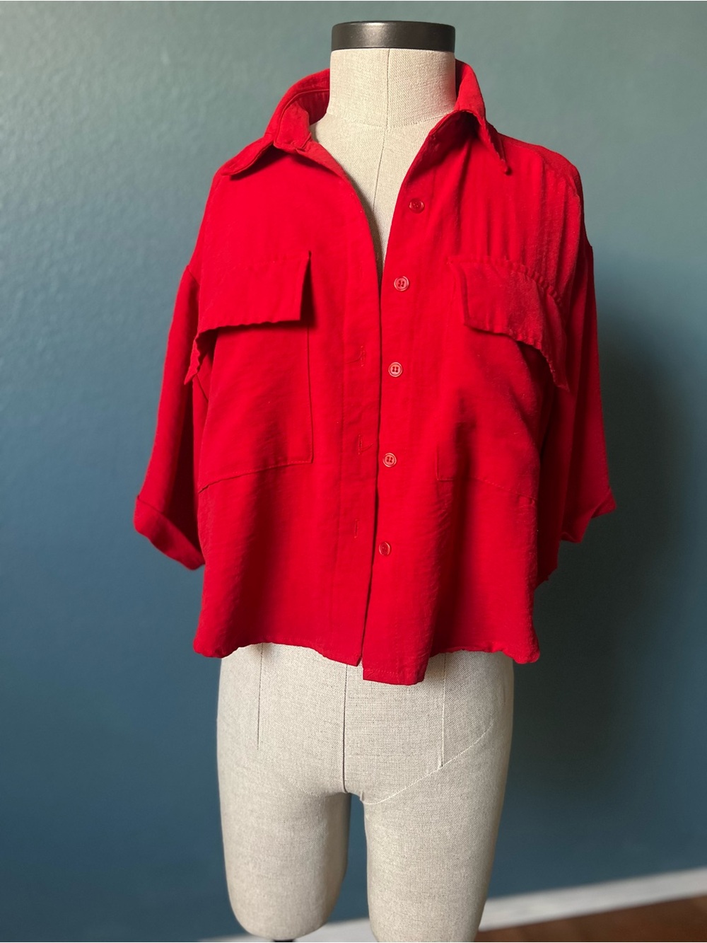 Red Women’s Discreet New York City Button-Up Casual Cropped top oversized chemis